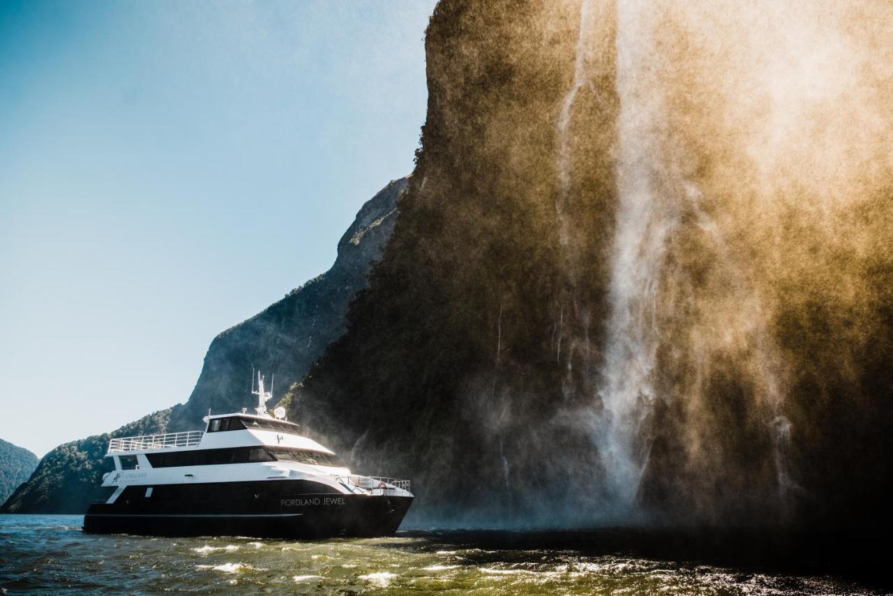 Hotel Milford Sound Overnight Cruise - Fiordland Discovery Exterior foto