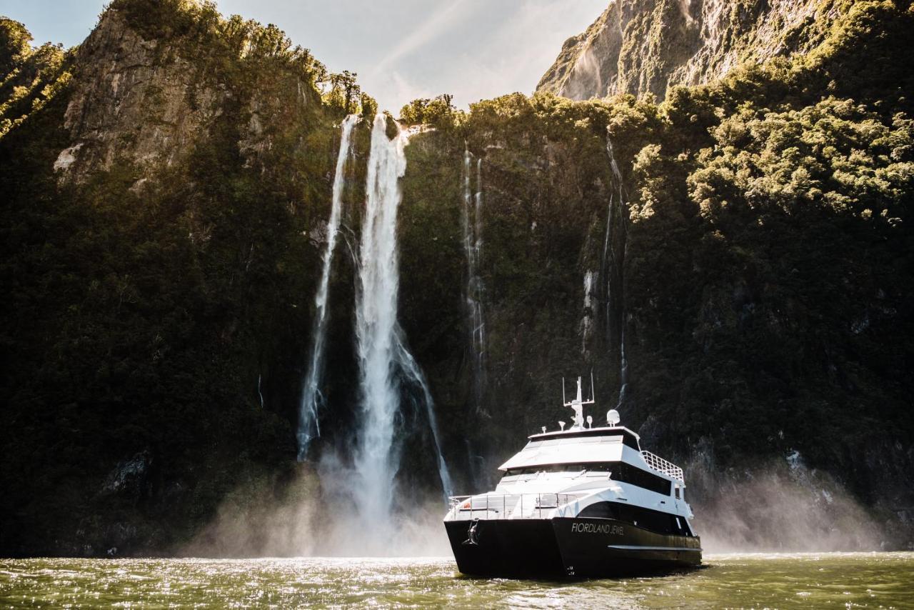 Hotel Milford Sound Overnight Cruise - Fiordland Discovery Exterior foto